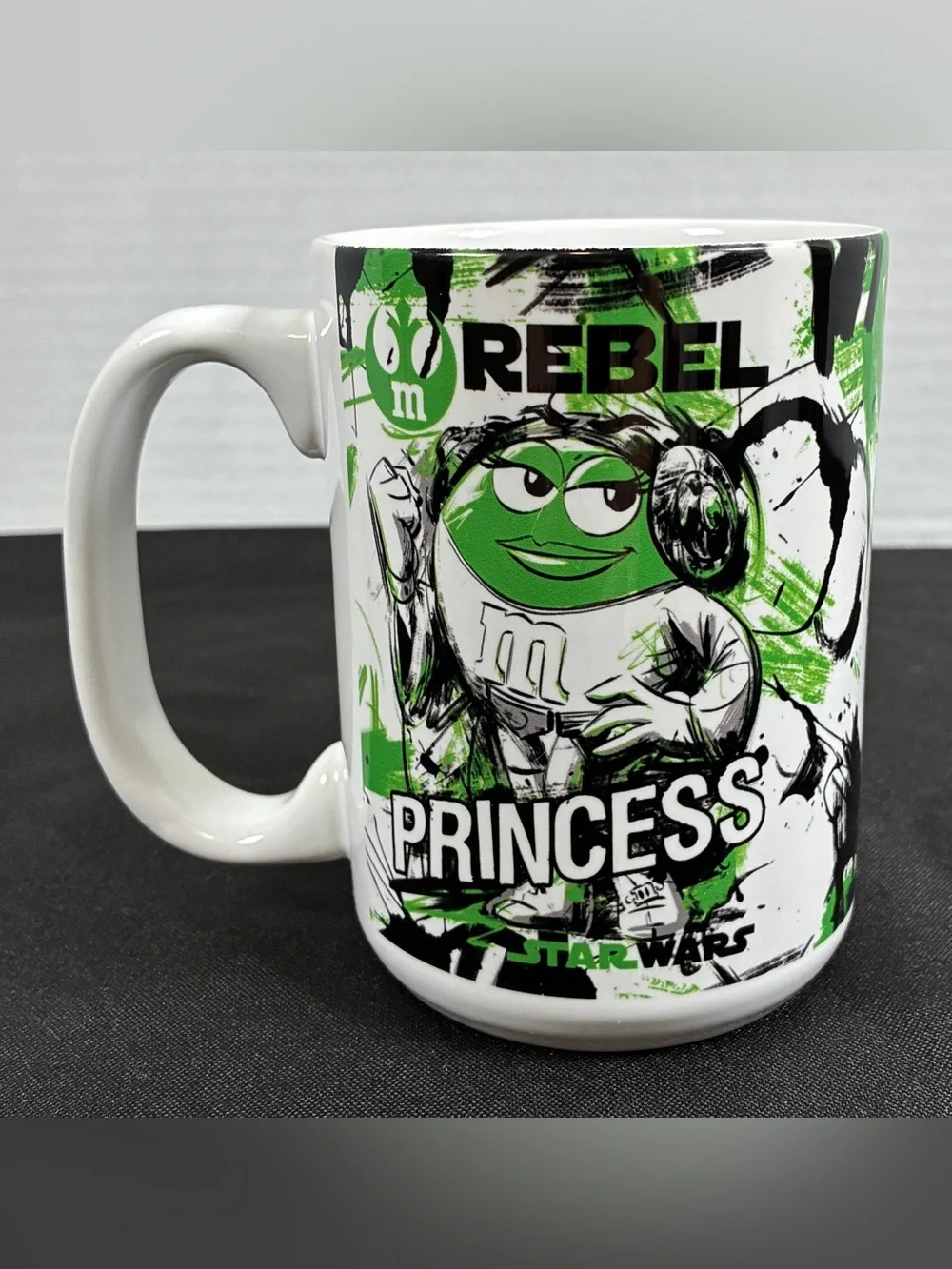 Star Wars M&M’s World “Rebel Princess” Mug – Green M&M Leia 2015